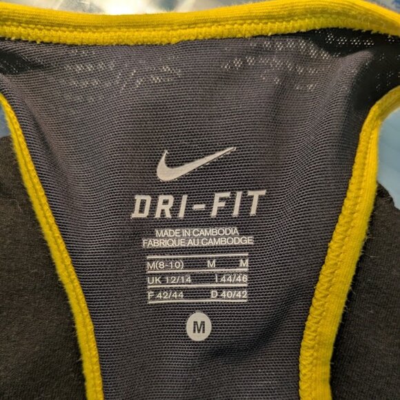 NIKE Live Strong Athletic Top Size Medium - Picture 6 of 6